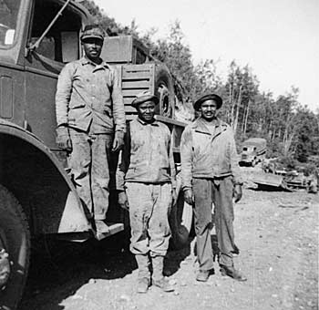 U.S. Black Regiment moving heavy equipment